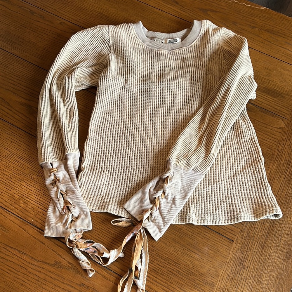 Knit tie sleeve shirt